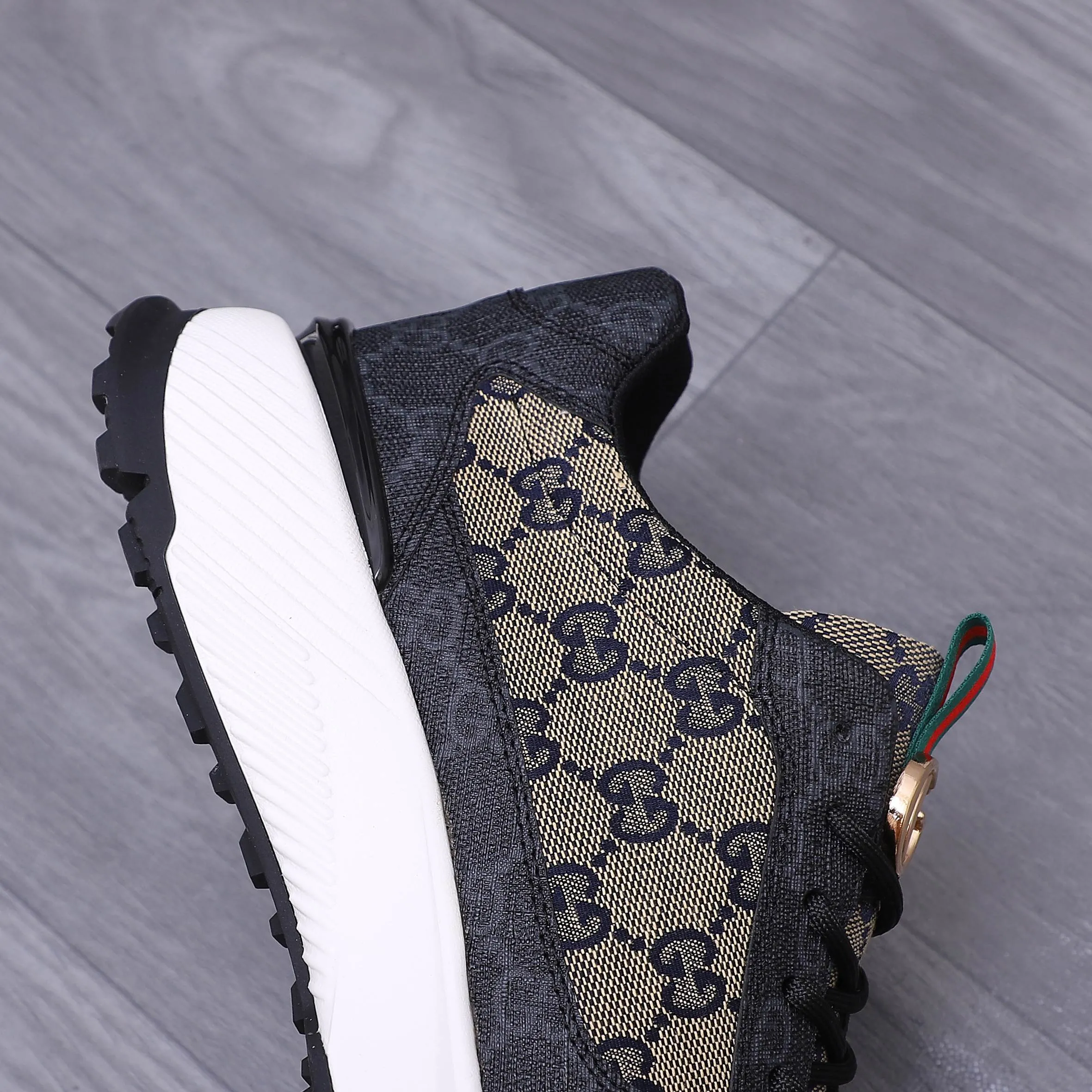 Men's shoes 💰460 Product trademark: GUCCI "Gucci" casual shoes Regular size: 38-44 (45 is custom-made and non-returnable) Product materials: Selected cowhide stitching breathable woven upper, breathable mesh lining, rubber outsole